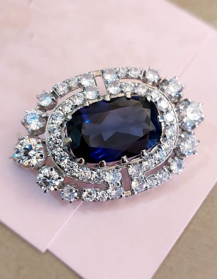queen elizabeth brooches